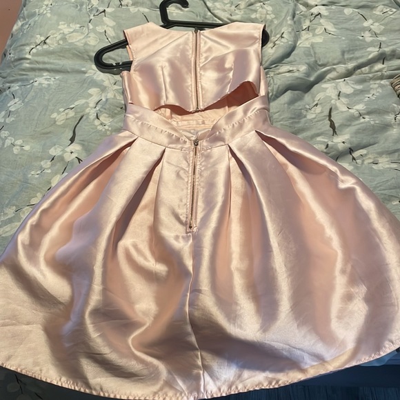 Light pink cocktail dress, back cut out - Picture 2 of 4